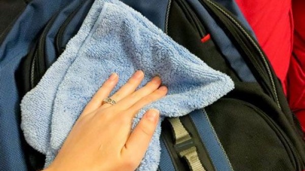 Как правильно чистить школьный ранец?