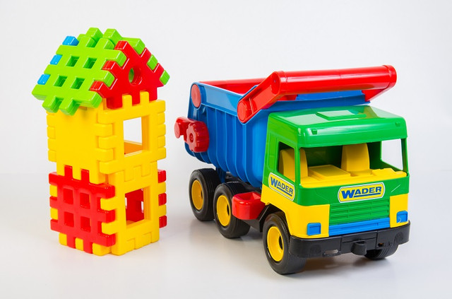 игрушечная машина крупногабаритная с конструктором Вадер для детей от 3- лет